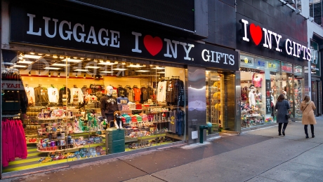 Yankee Clubhouse Shop - 5th Avenue, New York - Gifts Store